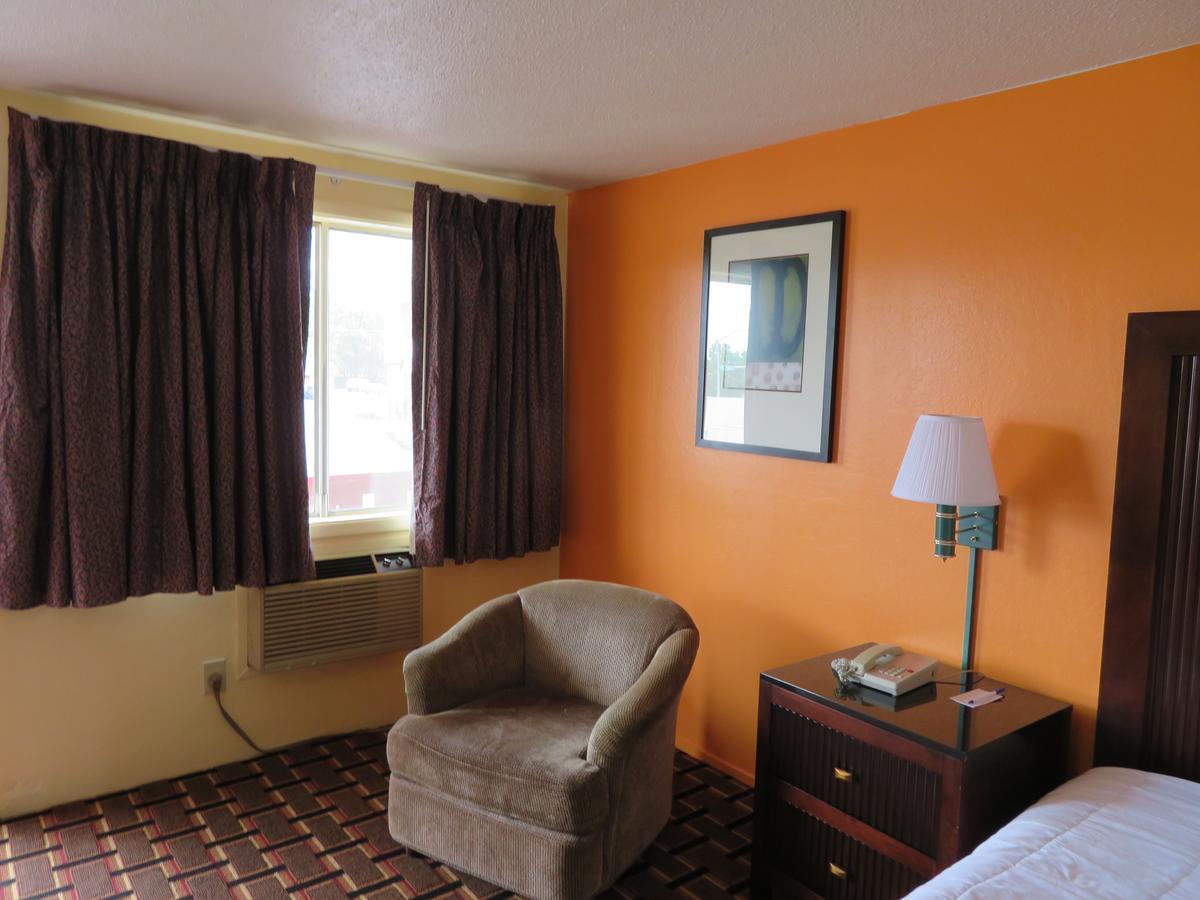 Royal Crest Motel Μέντφορντ Εξωτερικό φωτογραφία