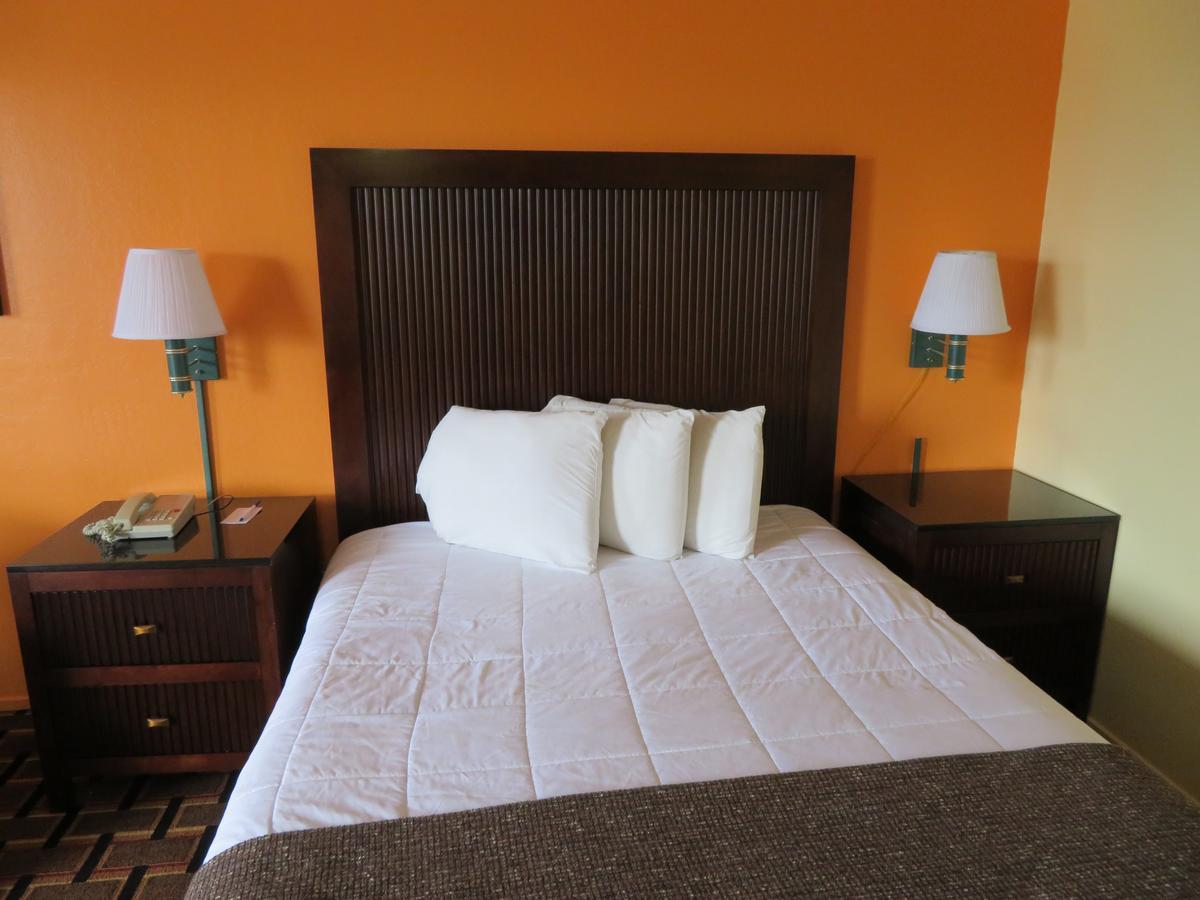 Royal Crest Motel Μέντφορντ Εξωτερικό φωτογραφία