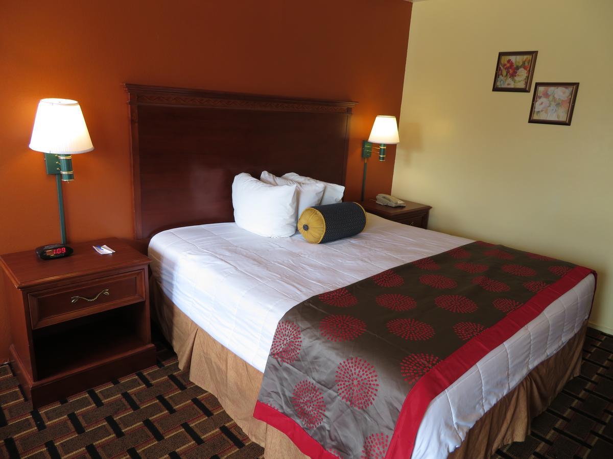 Royal Crest Motel Μέντφορντ Εξωτερικό φωτογραφία