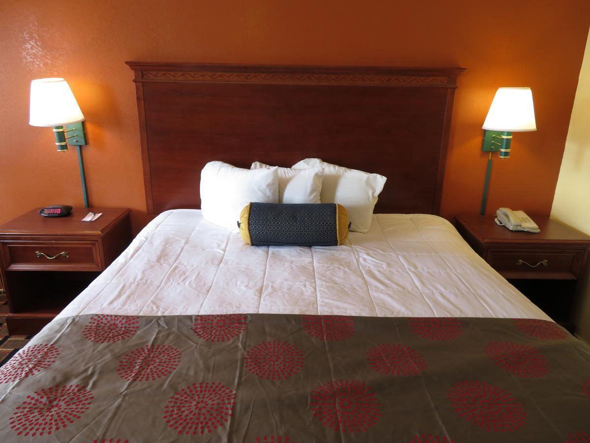 Royal Crest Motel Μέντφορντ Εξωτερικό φωτογραφία