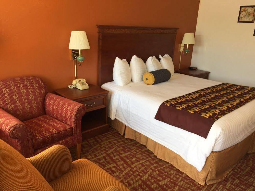 Royal Crest Motel Μέντφορντ Εξωτερικό φωτογραφία