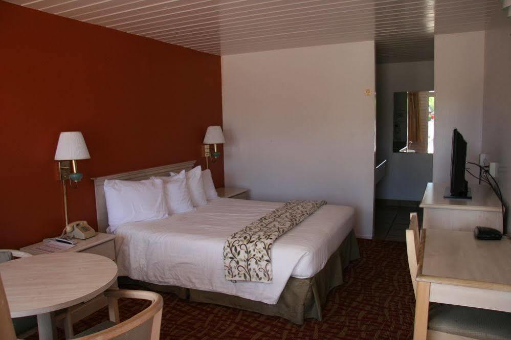 Royal Crest Motel Μέντφορντ Εξωτερικό φωτογραφία