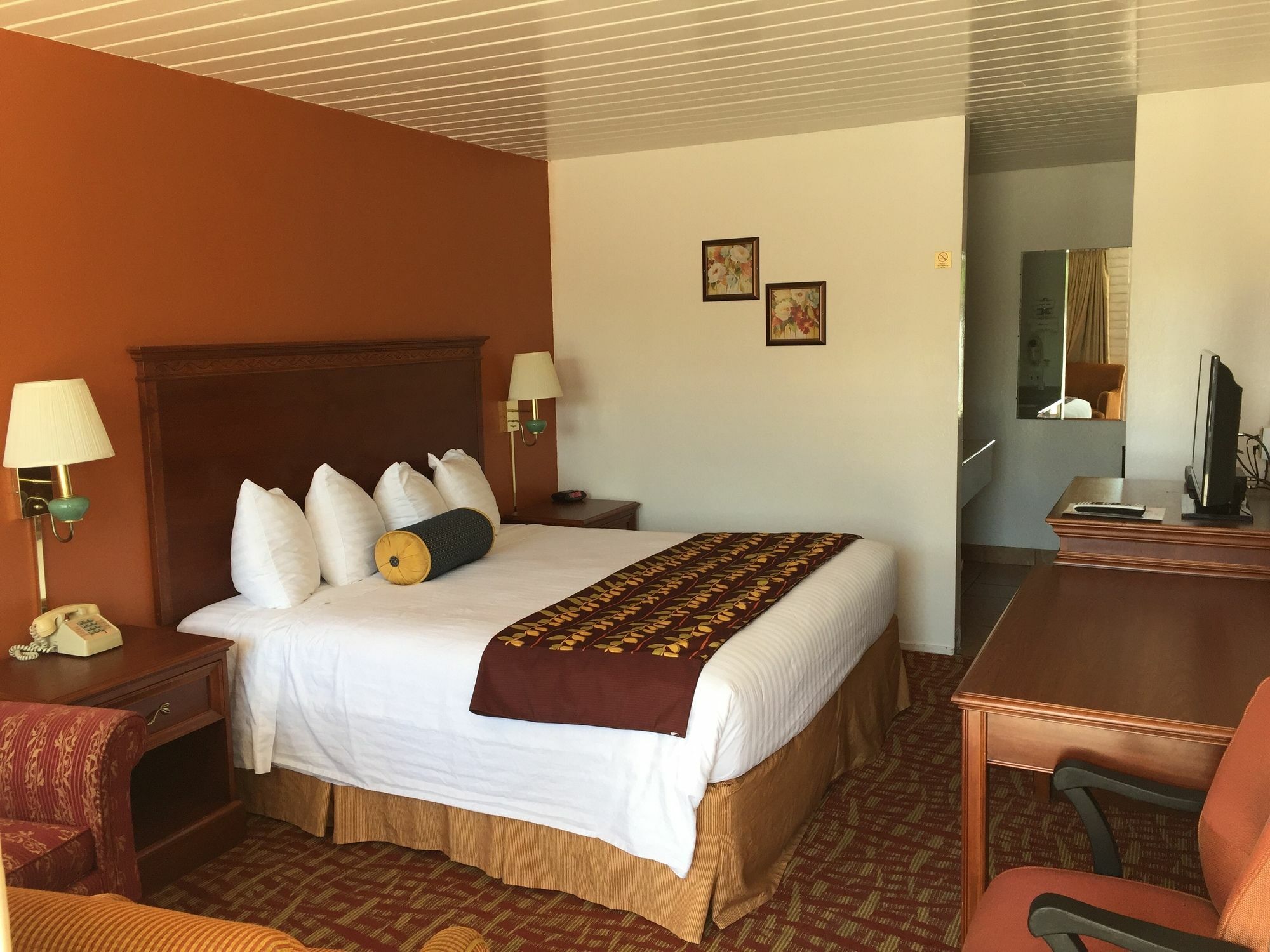 Royal Crest Motel Μέντφορντ Εξωτερικό φωτογραφία